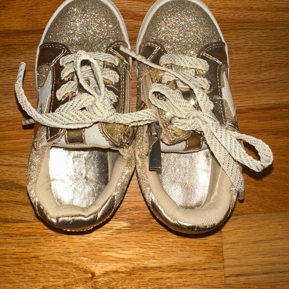 Kidpik Gold Glitter Star Sneakers - Picture 5 of 9
